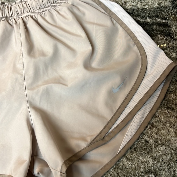 Nike Dri-Fit Shorts Size Small - Picture 2 of 7